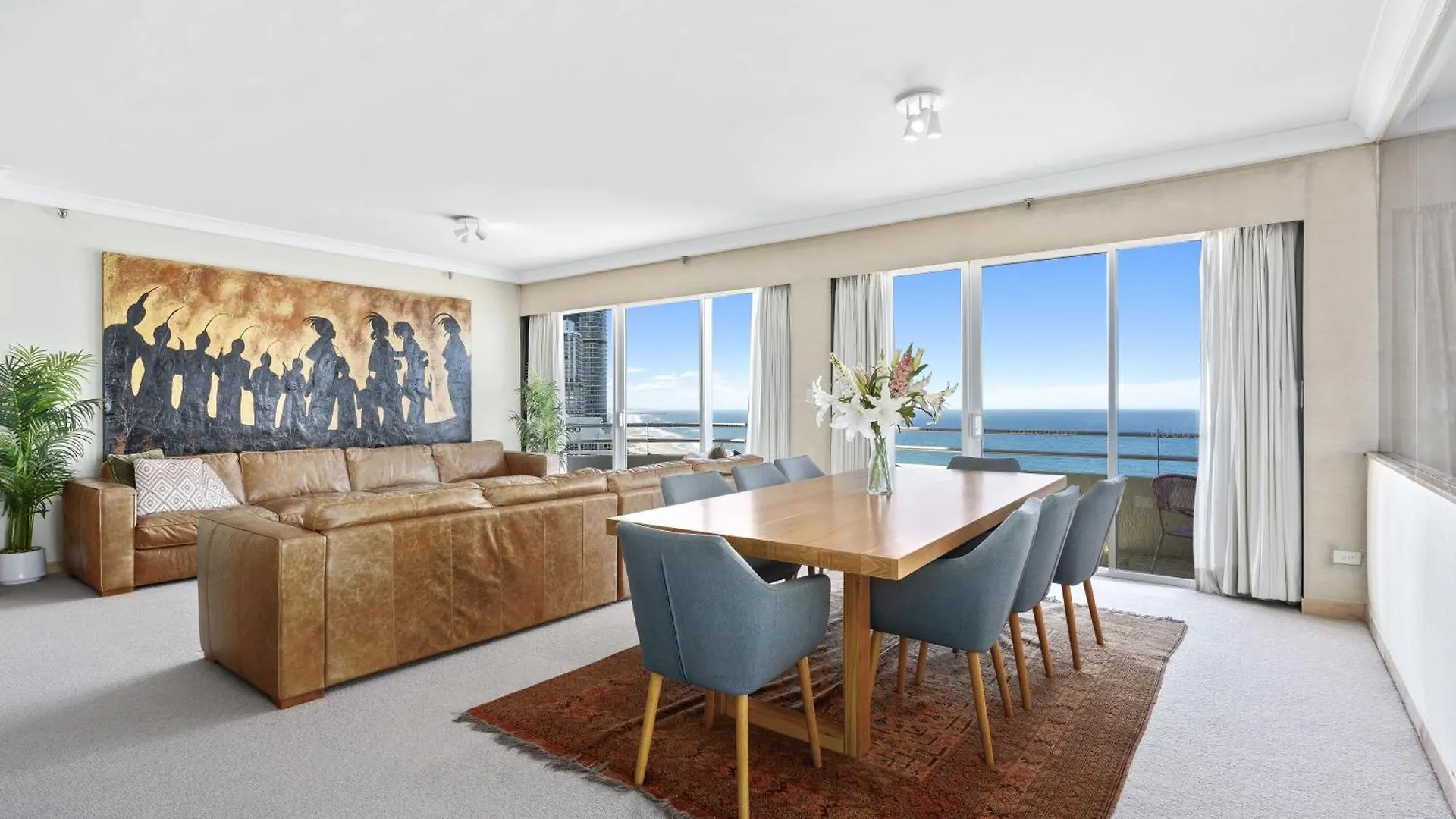 Step Back In Time In This Retro Chic 3 Bedroom Penthouse At Zenith - Q Stay 골드코스트