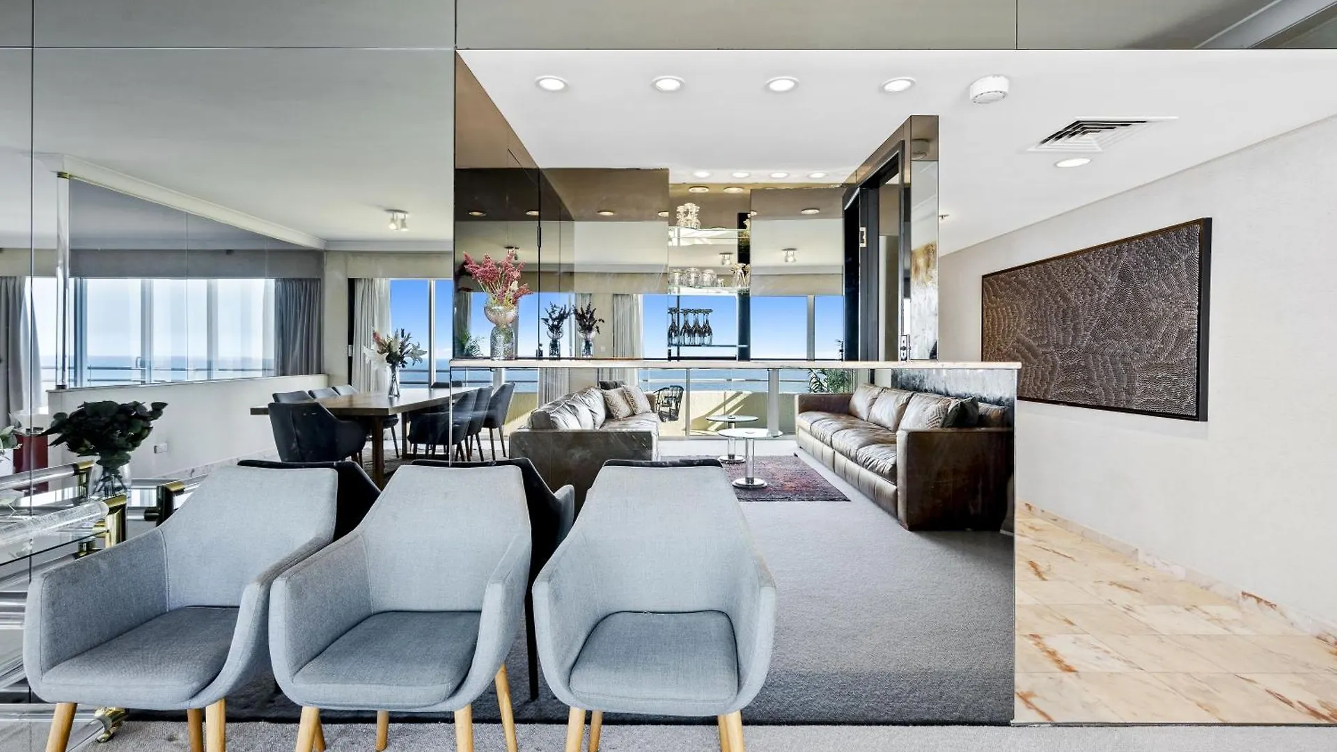 아파트 Step Back In Time In This Retro Chic 3 Bedroom Penthouse At Zenith - Q Stay 골드코스트