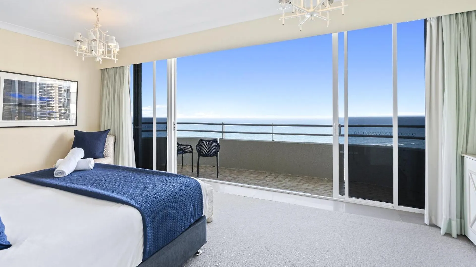 아파트 Step Back In Time In This Retro Chic 3 Bedroom Penthouse At Zenith - Q Stay 골드코스트