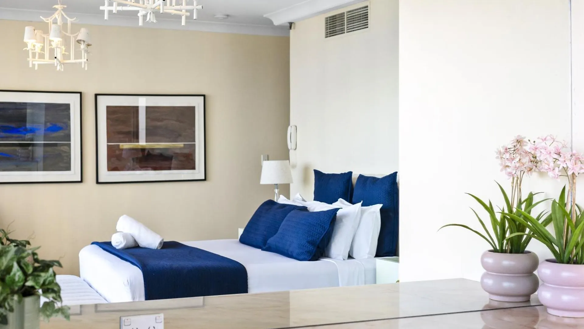 Apartamento Step Back In Time In This Retro Chic 3 Bedroom Penthouse At Zenith - Q Stay Gold Coast Austrália