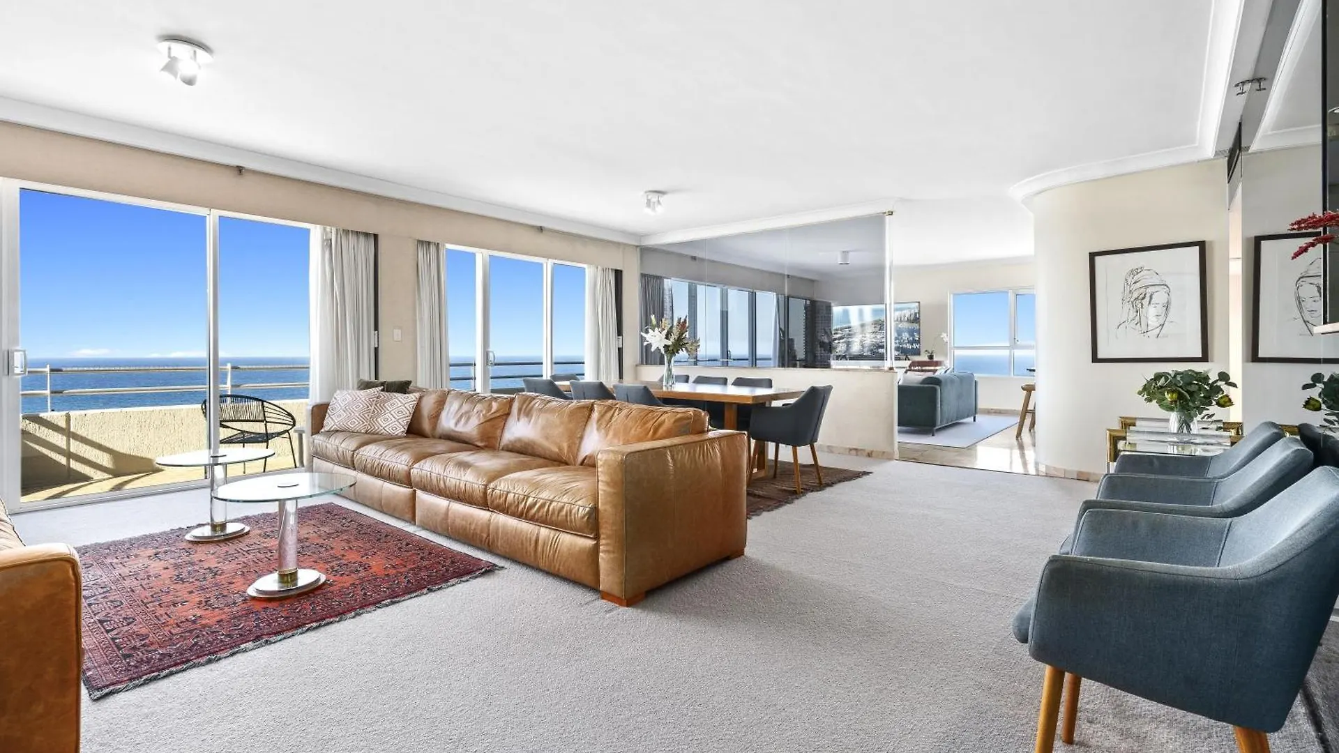 Step Back In Time In This Retro Chic 3 Bedroom Penthouse At Zenith - Q Stay Gold Coast