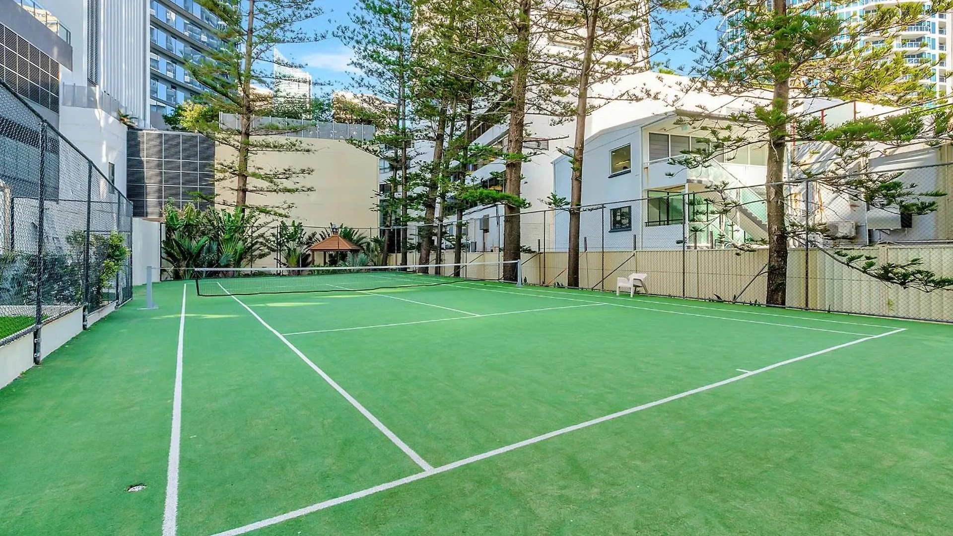 Step Back In Time In This Retro Chic 3 Bedroom Penthouse At Zenith - Q Stay Gold Coast Austrália