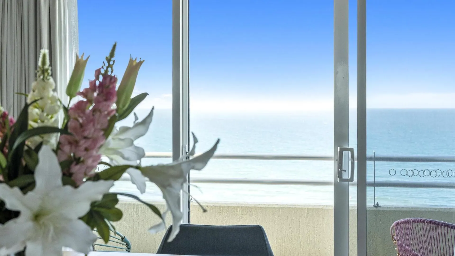 Apartamento Step Back In Time In This Retro Chic 3 Bedroom Penthouse At Zenith - Q Stay Gold Coast Austrália