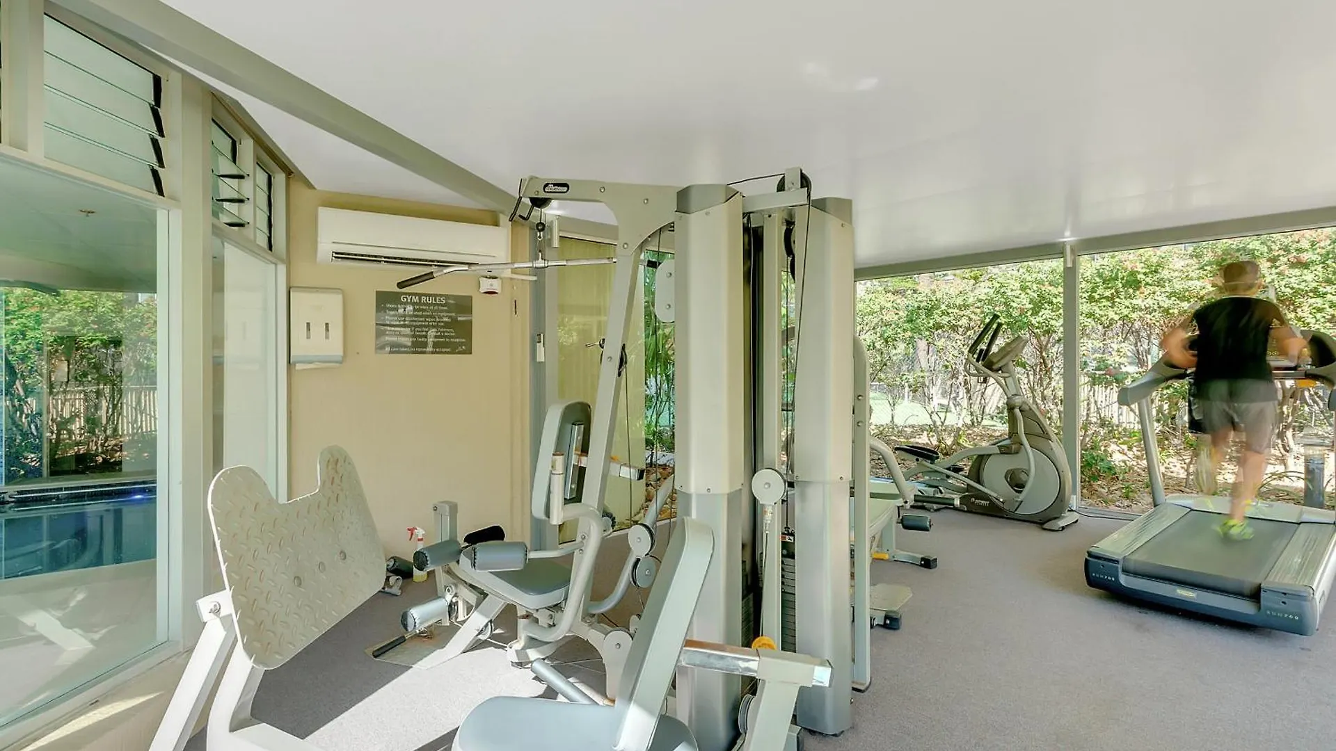 Step Back In Time In This Retro Chic 3 Bedroom Penthouse At Zenith - Q Stay Gold Coast Austrália